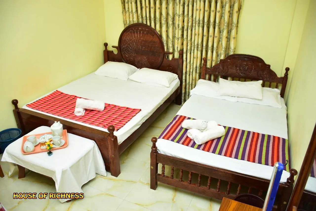 Hotel House Of Richness Negombo Pensjonat